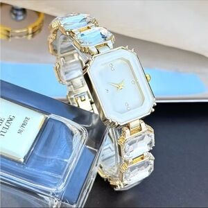 New! Vintage Classic square pearl crystal color Gold and White Women's Watch